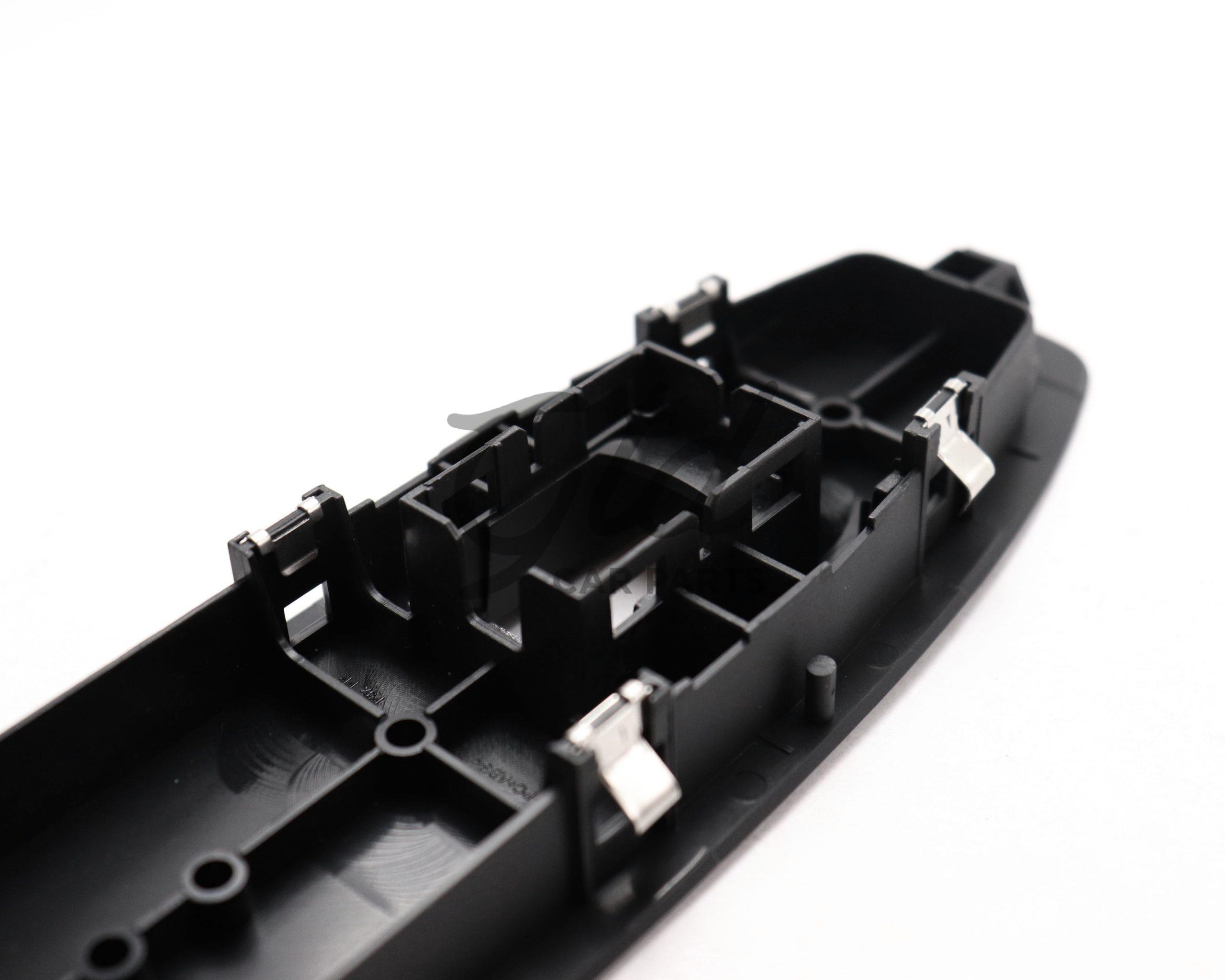 Moldura Vidro Frontal Direita Preta BMW Série 1/3/4 F20 F30 F36 2012-2018 - Image 4