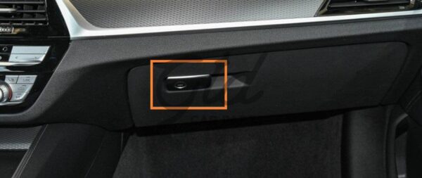 Puxador Porta-Luvas Cromado BMW Série 5 6GT G30 G31 G32 2017-2023 - Image 4