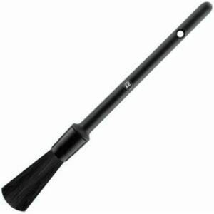 Escova de alta qualidade feita de cerdas sintéticas e naturais. Desenhada para limpar os sítios mais dificies de chegar. Perfeita para limpar o interior do carro com K2 APC e tambem facilita a limpeza exterior, por exemplo, das jantes com o Roton Pro.