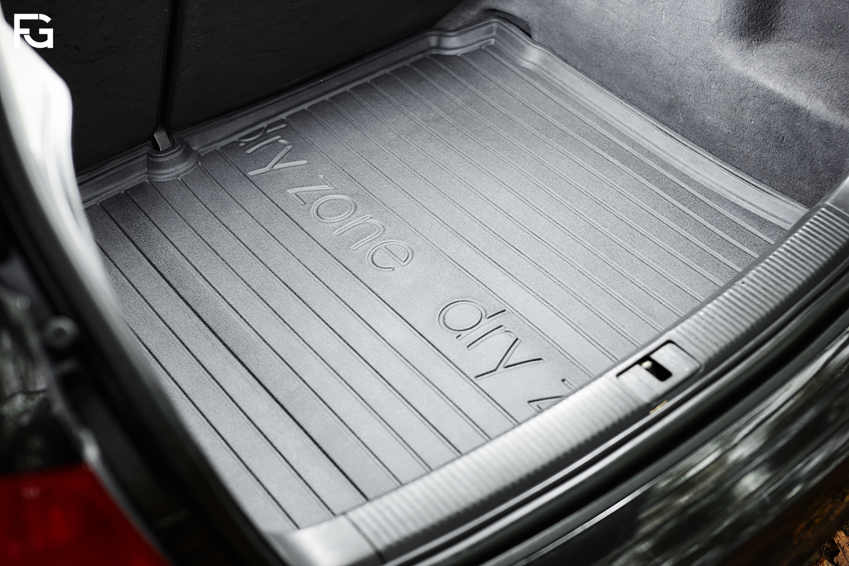 TAPETE BORRACHA P/ MALA DRYZONE AUDI 8Y PISO SUPERIOR 2020->